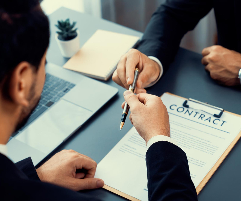 Lawyer drafting Nevada business contracts and operating agreements